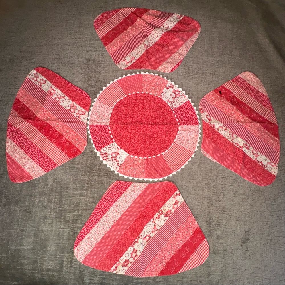 Vintage Handmade Patchwork Placemat Set of 4 w/Center Mat Red White Floral 42”